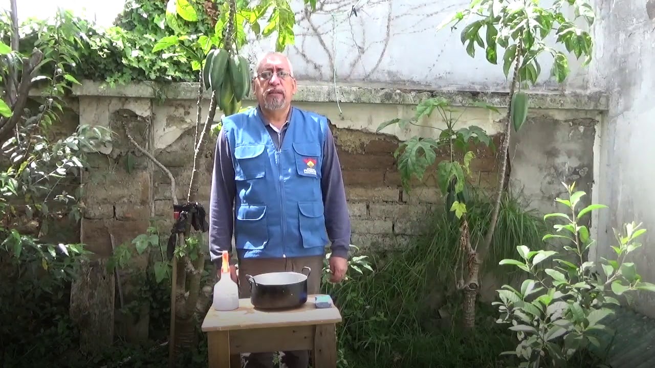 es malo regar las plantas con agua con jabón
