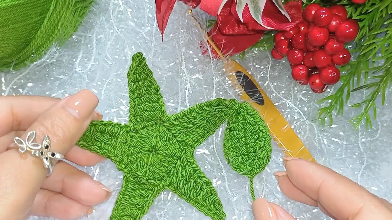hoja que forma el cáliz de una flor