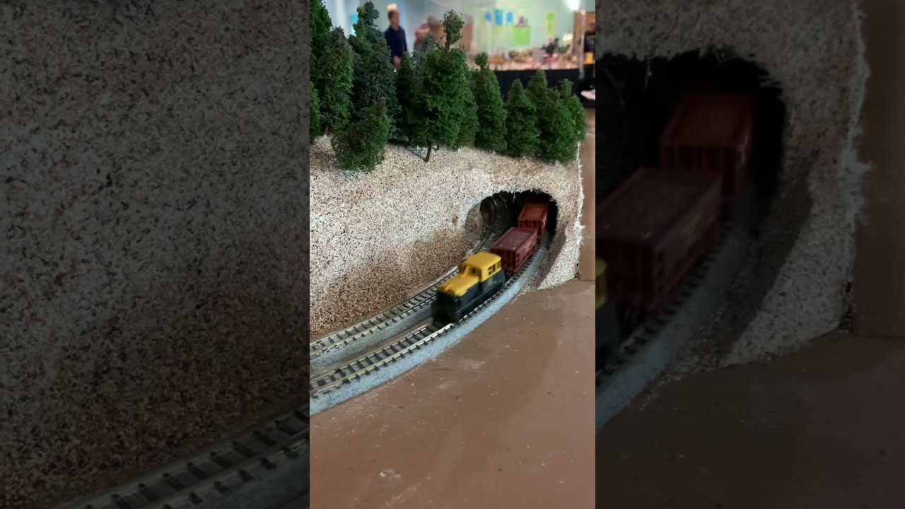 arbol de navidad con pueblo tren y noria