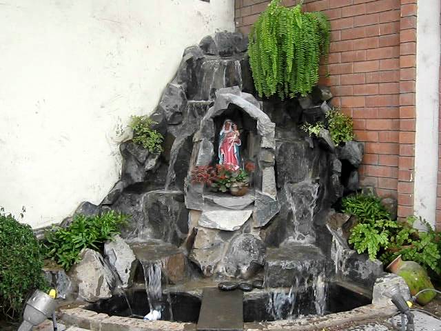 fuentes de piedra natural para jardin
