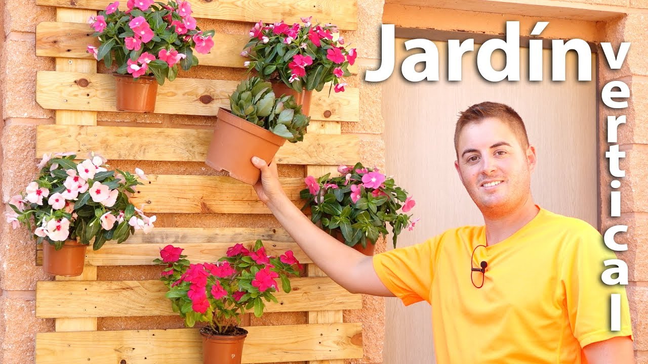 jardín vertical con palets y macetas