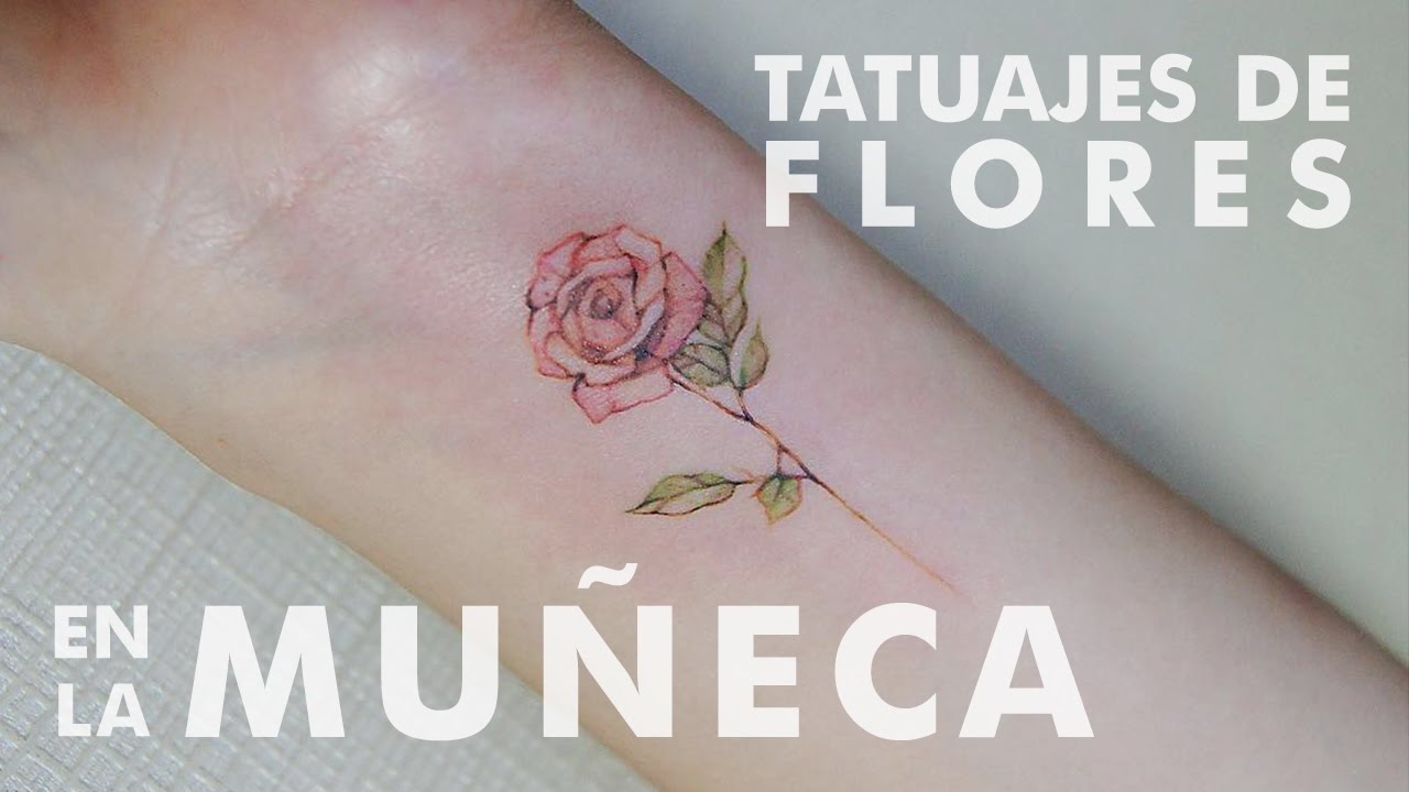 tatuaje rosa en la mano mujer