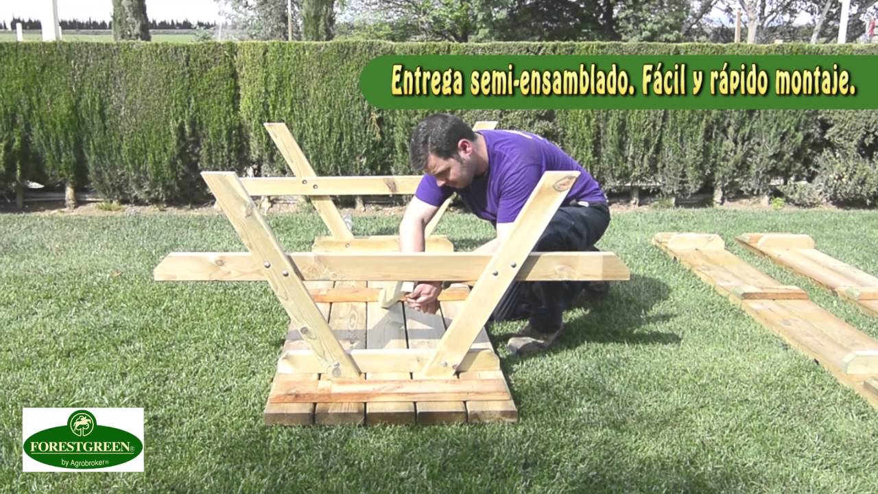 mesa con bancos de madera para exterior